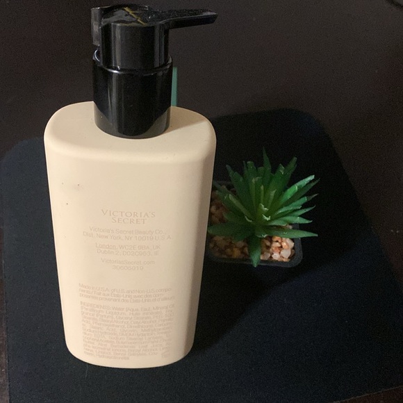 Bare Victoria’s Secret Lotion - Picture 2 of 2